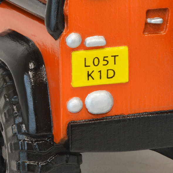 The yellow license plate on the back of the 3D-printed Land Rover custom cremation urn reads "L05T K1D."